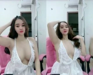 Host Kesayangan Pascol No Bra