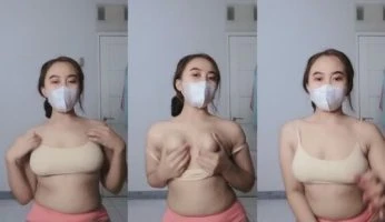 Jessy Pamerin Toketnya Mungil Bulet