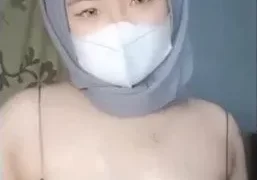 Cewek Jilbar masker remas nenen