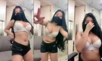 Puput Ngangkang Godain Pascol Remas Buah Dada