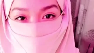 Cewek Streamer Berjilbab Cantik Putih