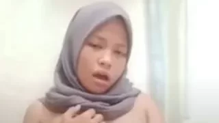 ABG Jilbab Abu2 Bikin Video Mastrubasi Buat Pacar