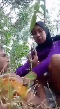 Nekat! Ukhty Ngewe di Hutan