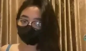 Bokep Indo Adindah Gak Pake CD Elus-elusin Memek