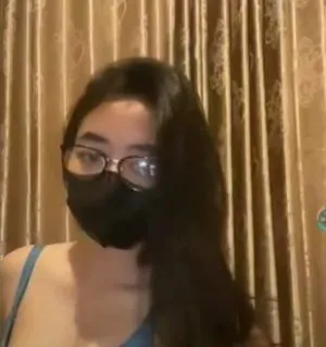 Bokep Indo Adindah Gak Pake CD Elus-elusin Memek
