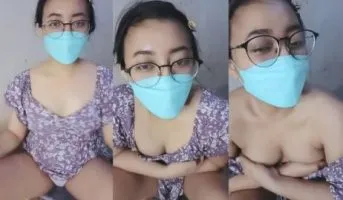 Bokep Indo Bii Livy Mahasiswi Lepas Beha Remas Buah Dadanya