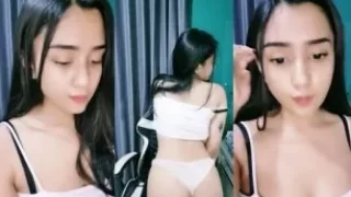 Bokep Indo Haru Goyang Nakal Pamerin Pantat Mulusnya DreamLive